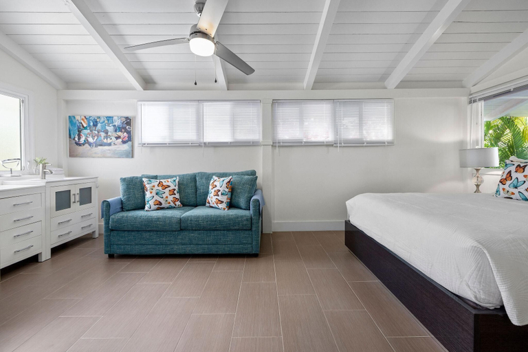 Room 4, Endless Summer Hale, Hawaii
