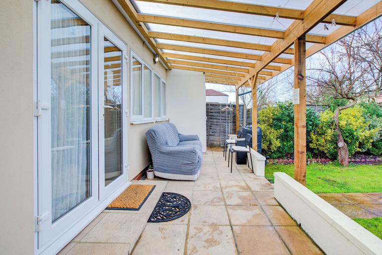 Terrace/patio, Smart Studio- North London - Sleeps 2 - Free Parking, London