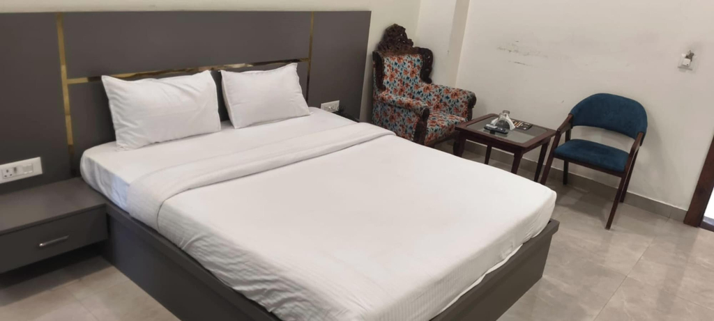 Room 4, Heights Inn CT, Bharatpur