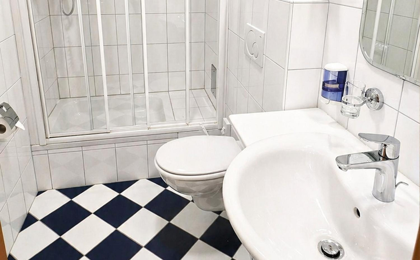 Bathroom, DORMERO MaHo Steyr, Steyr