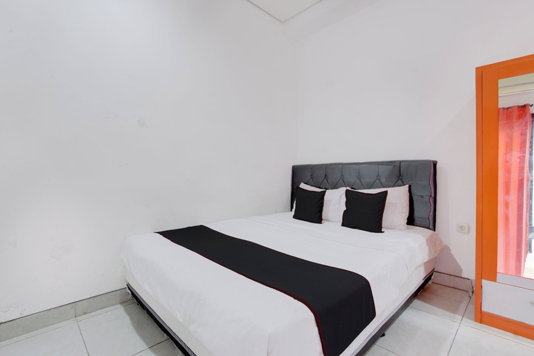 Room 4, Hotel O near Pakuwon Mall formerly House, Sleman