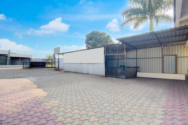 Property grounds, Classic Hotel Galaxy Inn, Pune