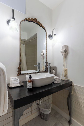 Bathroom 3, Auberge Place d'Armes, Communauté-Urbaine-de-Québec