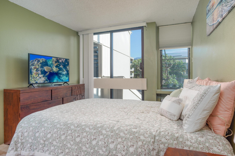 Room 5, Kailua Bay Resort#4-204, Hawaii
