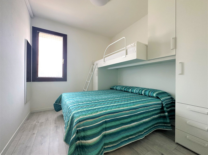 Room 2, Bibione Flat With Pool Access, Venezia