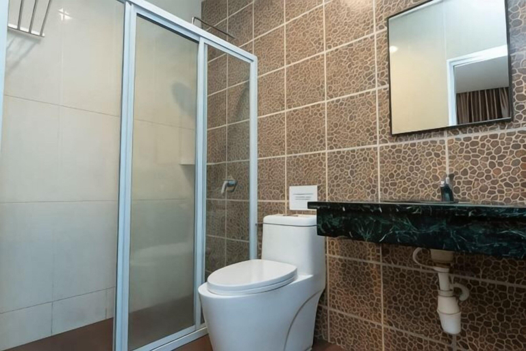 Bathroom 5, S Bee Hotel, Johor Bahru