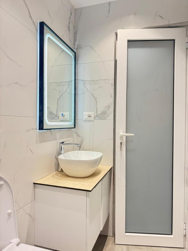 Bathroom 3, Adem Hillcrest Apartments, Sarandës
