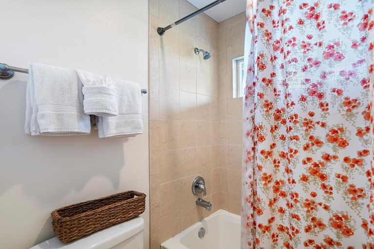 Bathroom 5, Hale Lio Kai, Hawaii