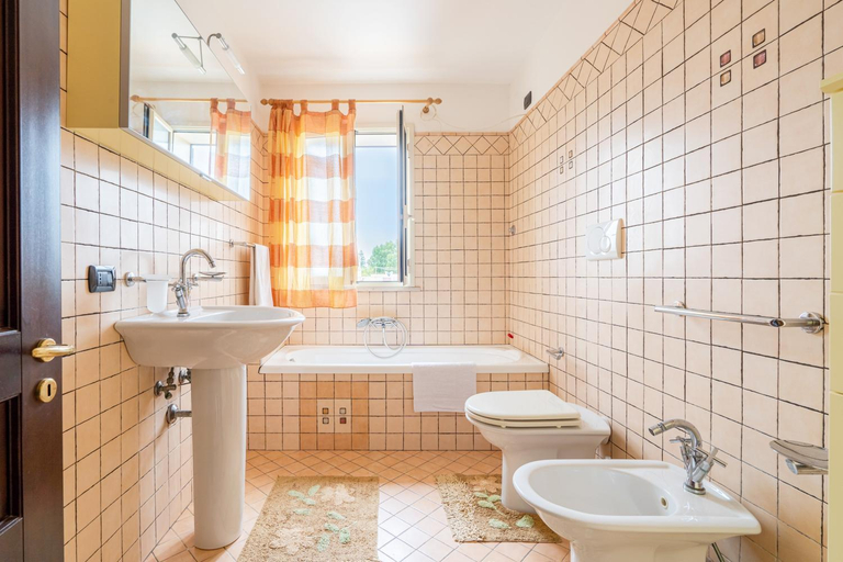 Bathroom 4, Villa Raffa, Syracuse