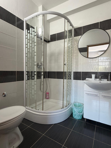 Bathroom 3, Ensuite Stay Rooms, Split