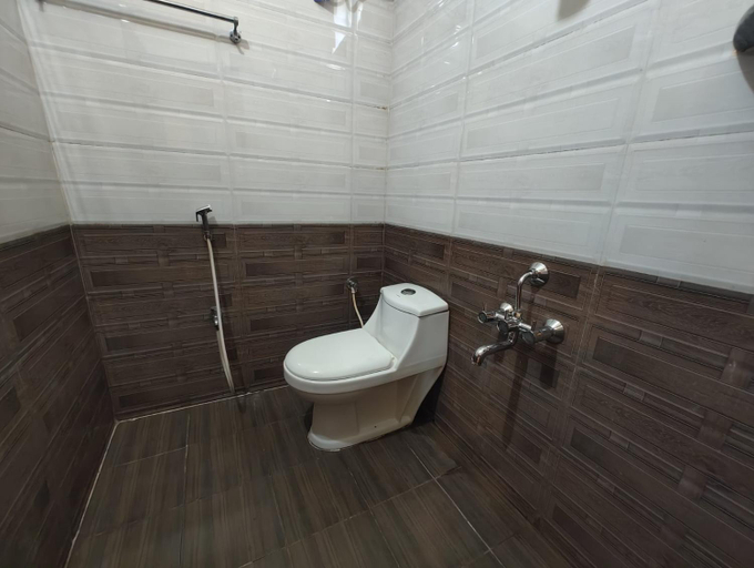 Bathroom, GURU RESIDENCY yercaud, Salem