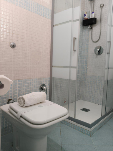 Bathroom 3, Angolo Di Sicilia, Palermo