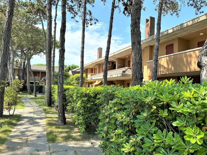 Exterior 3, Bibione Flat With Pool Access, Venezia