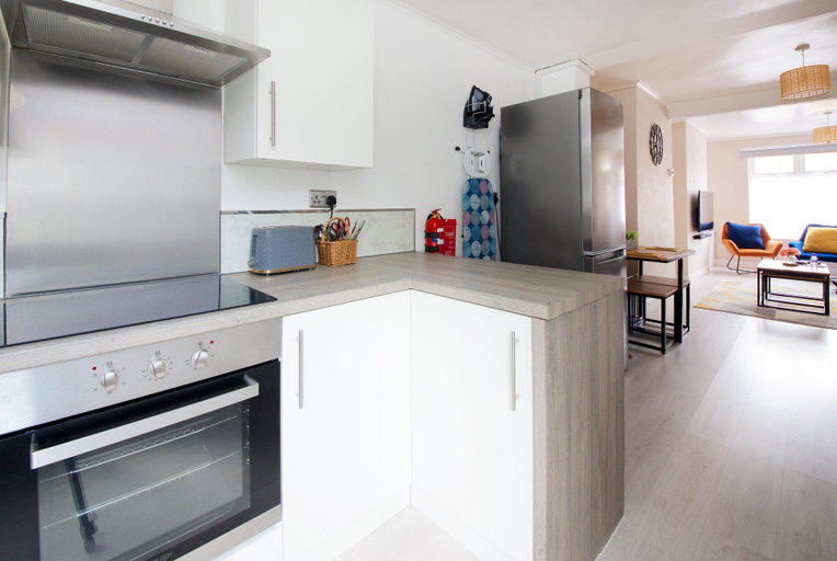 Others 3, GuestReady Modern 2BR Home by Anfield Stadium, Sefton