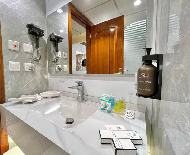Bathroom 3, Zowar Al Alami Hotel, Al Madinah Al Munawwarah