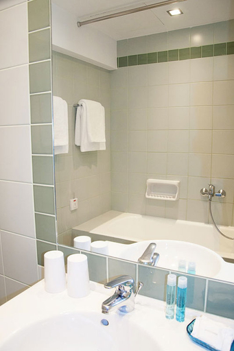 Bathroom 3, Athinais, Attica