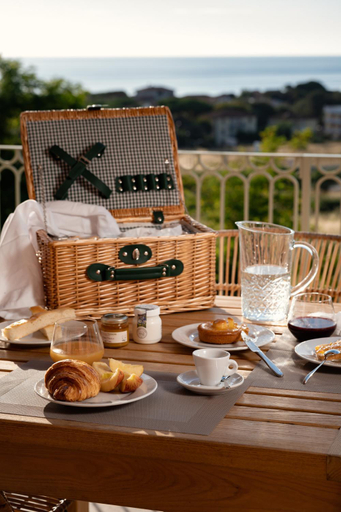 Food & Drinks, Castel del Mare Suites&Apartments, Livorno