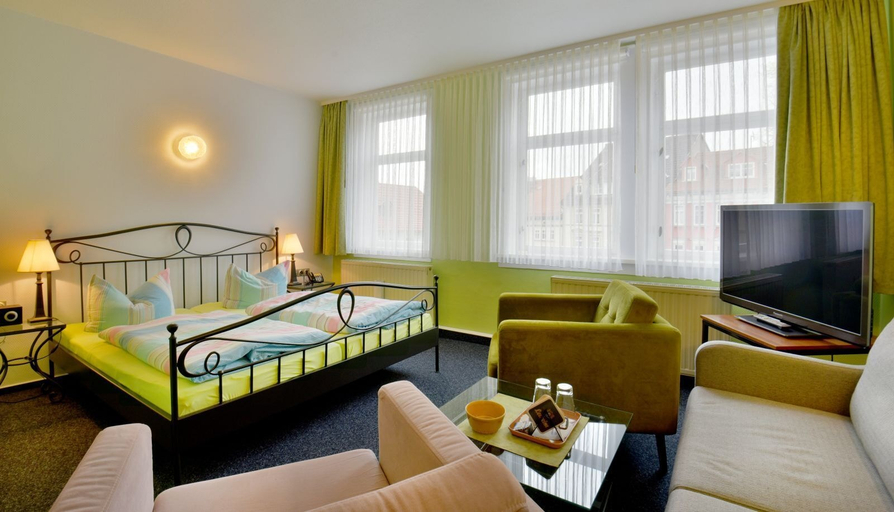 Bedroom 4, Hotel Goldene Sonne, Ilm-Kreis