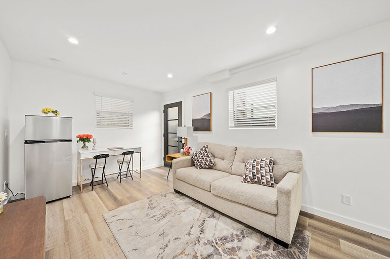 Living area 2, The Urban Suites, Los Angeles