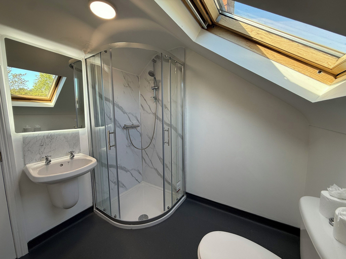 Bathroom 4, All Seasons Guesthouse, Belfast