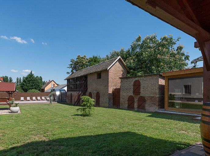 Exterior & Views 1, Adamko Borkert Haz, Siklósi