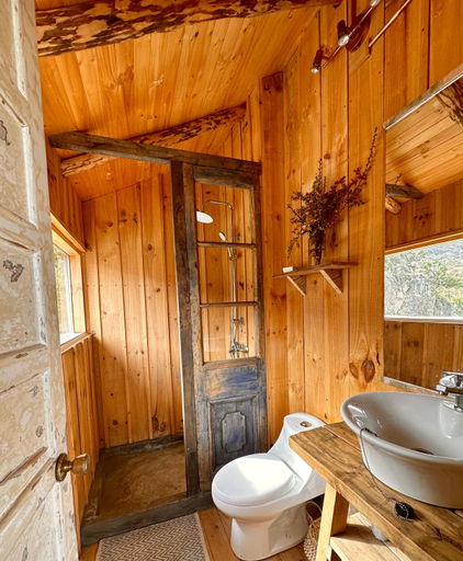 Bathroom 3, Alto Castillo Lodge, General Carrera