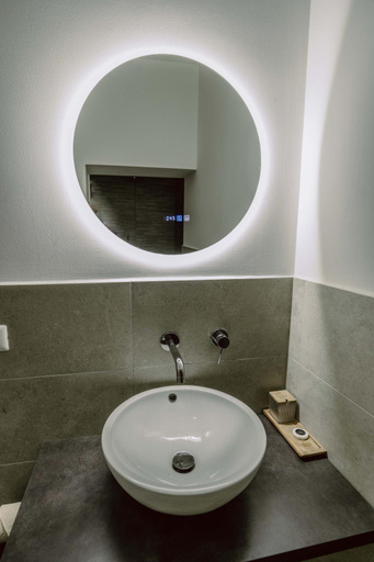 Bathroom 3, La maison de tante Rosa, Syracuse
