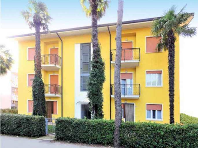 Front of property 5, Ground Floor Flat Just 300mt From the Beach, Venezia