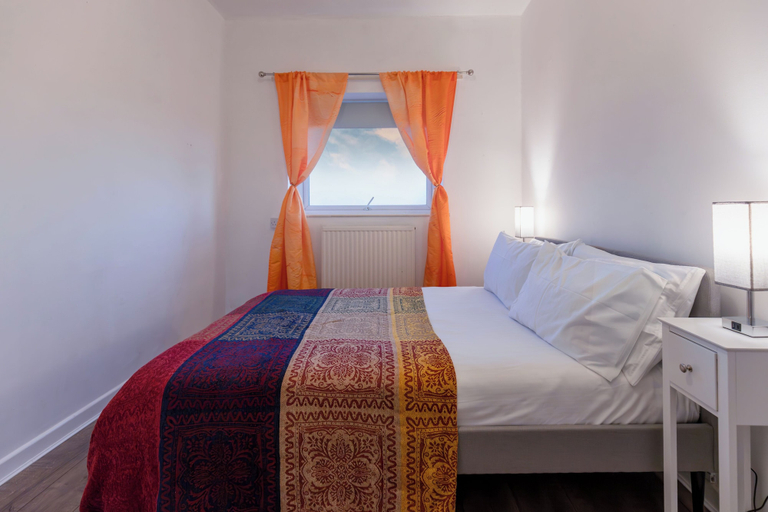 Room 2, Glastonbury!-countrysideviews-sleeps2, Somerset
