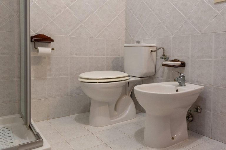 Bathroom 3, La Sassetta, Livorno