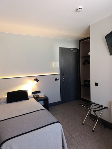 Bedroom 3, Hotel Esplugues, Barcelona