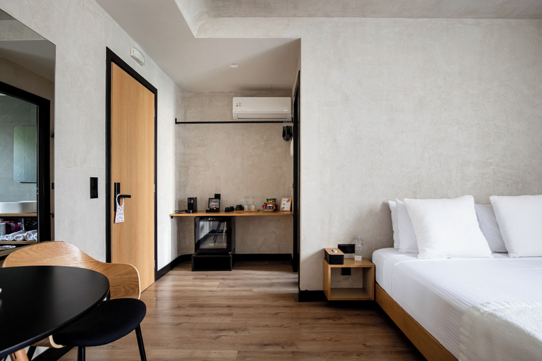Bedroom 2, AthensOwl, Attica