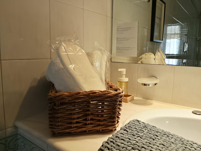 Bathroom, queen 24, Taranto