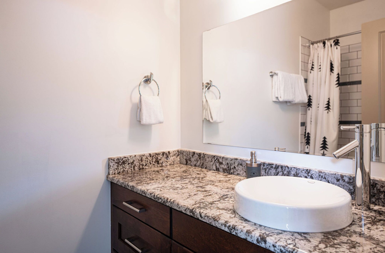 Others 3, Selkirk Snug by Revelstoke Vacations, Columbia-Shuswap