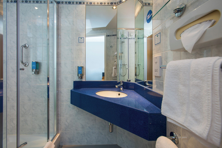 Bathroom 4, Holiday Inn Express STOKE ON TRENT, Stoke-on-Trent