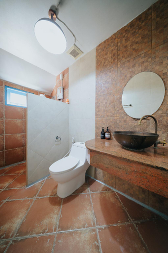 Bathroom 5, Gao Bee One Beach Club, Ban Chang