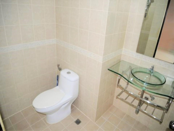 Bathroom, Park Lane Pattaya With Large Lagoon Swimming Pool, Pattaya