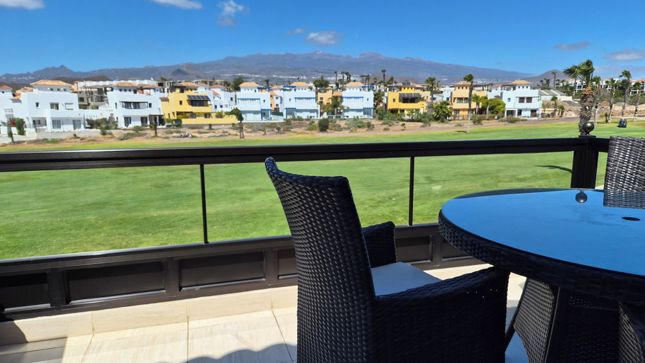 Outdoor dining 5, Beach Apartment in Amarilla Golf- Sleeps 4, Santa Cruz de Tenerife