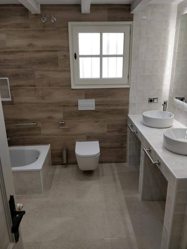 Bathroom 4, Maresme 42, Girona
