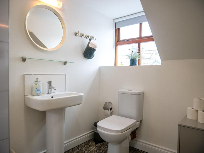 Bathroom 3, Apartments in Dingle Town Center