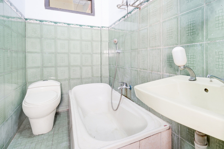 Bathroom 5, Luxury Twin Stay With Free Wifi and Parking, Pekalongan