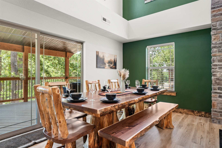Dining 5, Lakesides Retreat With Amenities, Taney