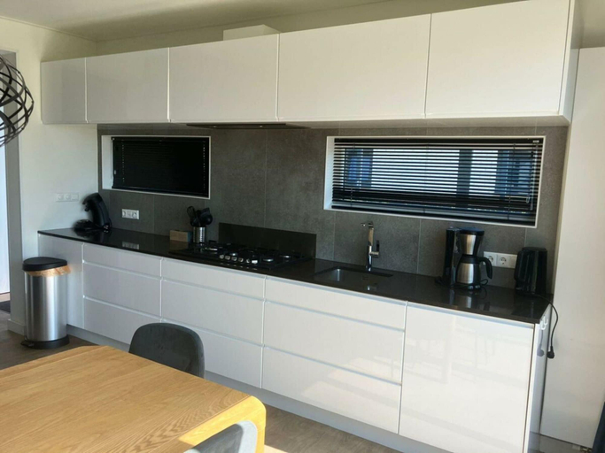 Private kitchen 2, Cube Magnifique 8, Steenderen