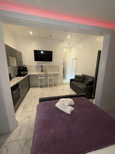 Room 5, Remarkable 8-bed House in Blackpool, Blackpool