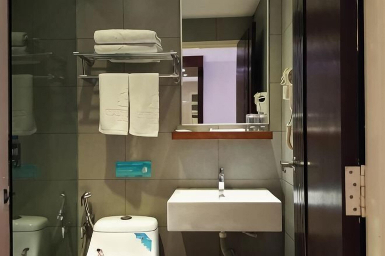 Bathroom 4, Castello Hotel, Kulaijaya