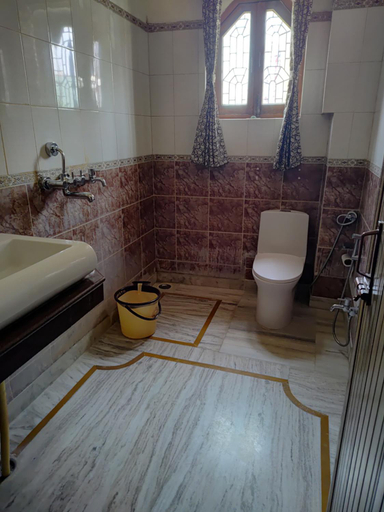 Bathroom 2, Kapoor Sahab Homestay it's a home away from home., Varanasi