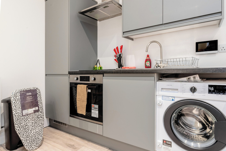 Private kitchen 4, Studio - Sleeps 2 - Paid Parking - Central - Wifi, Kent