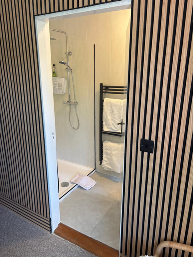 Bathroom 2, Palm Grove B&B