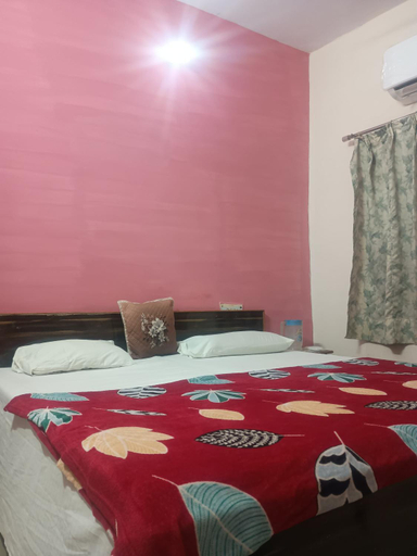 Bedroom 4, Braj Pushp Guest House, Mathura