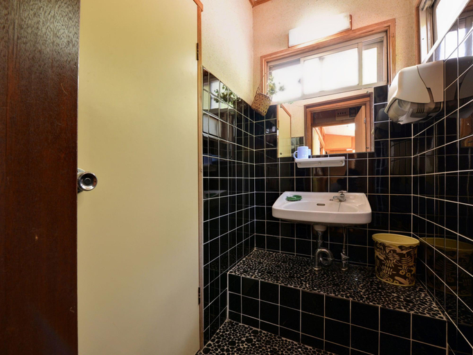 Bathroom 3, Togakubo, Isehara